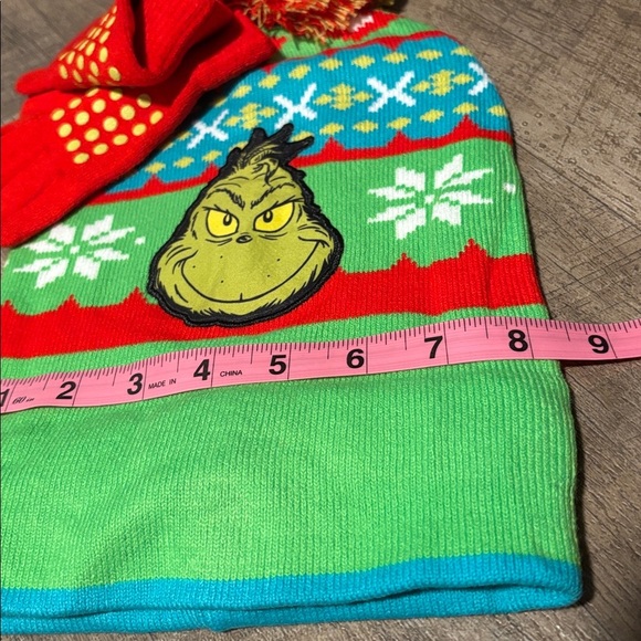 The Grinch 2 pc.Pom Pom Knit Cuffed beanie hat & gloves set,Christmas warm hat - Picture 8 of 9